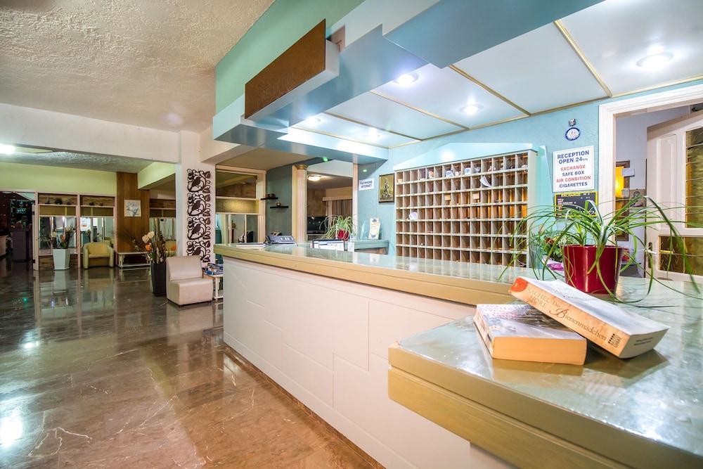 阿卡萨公寓式酒店 法里拉基 外观 照片